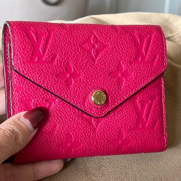 Louis Vuitton Authentic Victorine Wallet Monogram 9 out of 10 Condition. - Picture 6 of 16